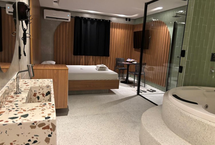 Queen Hotel - Suíte Lounge Hidro