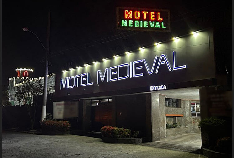 Motel Medieval - fachada