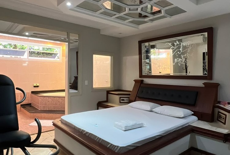 Motel Monrealle - Suíte Suíte com Hidro