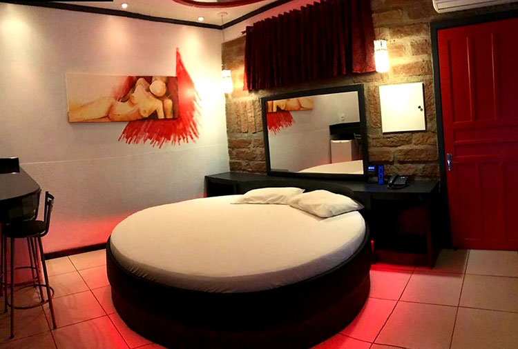 Motel Casa de Pedra - Suíte 21 Intimus