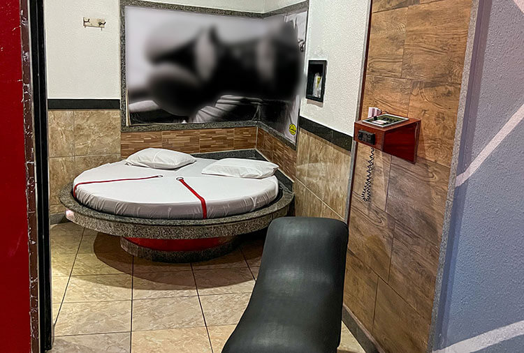 Motel Emoções - Mondubim - Suíte Fetiche