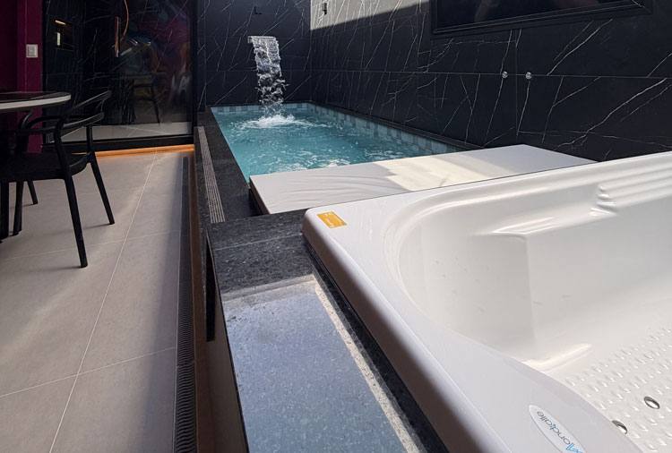 Ouro Motel - Suíte Piscina