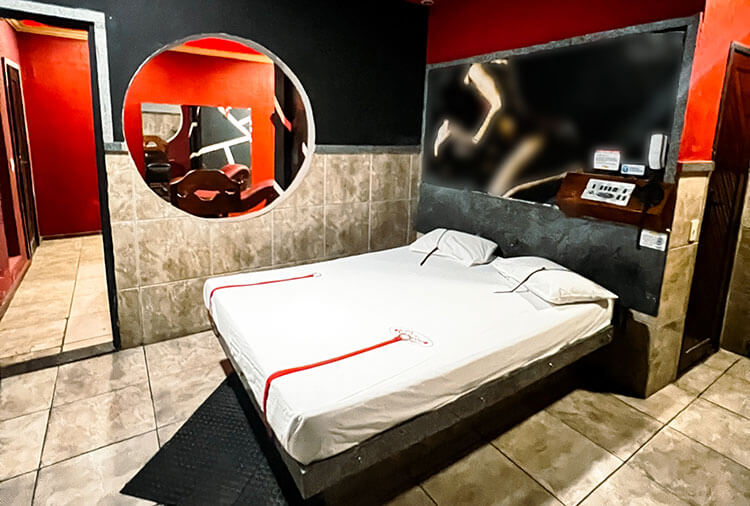 Motel Emoções - Barra - Suíte Fetiche