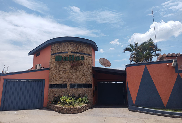 Motel Dallas - fachada