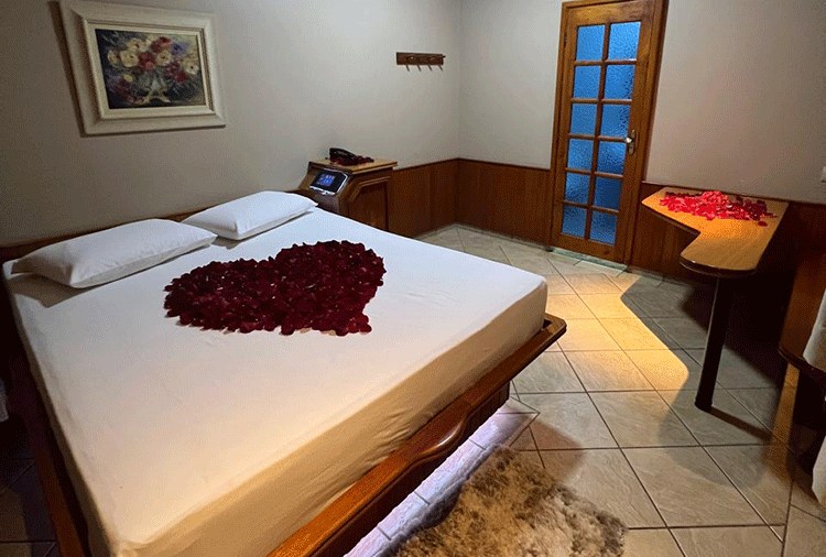 Status Motel 