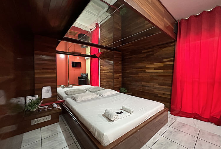 Motel Oriental - Suíte com Piscina
